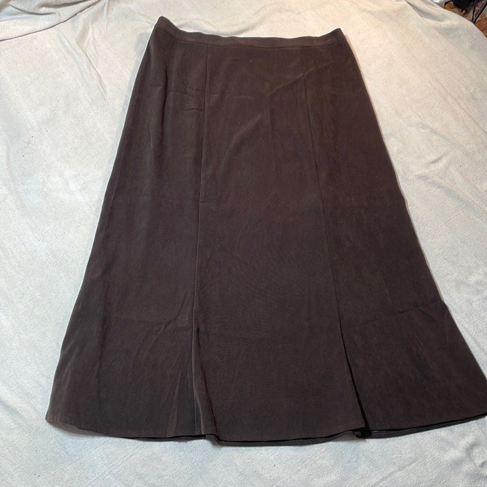 Elementz long brown skirt XL. Side zipper and button